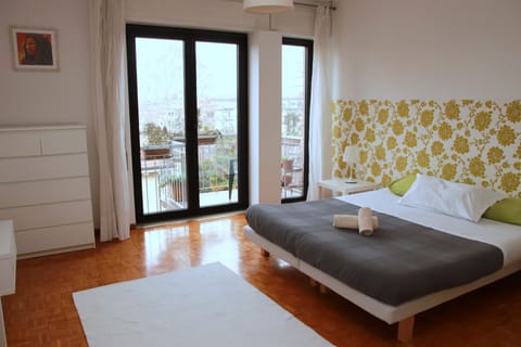 Rollaway beds, free WiFi, bed sheets