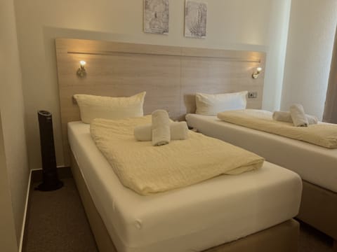 Comfort Twin Room | Desk, soundproofing, free WiFi, bed sheets