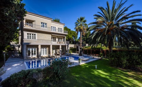 Seasonal outdoor pool, pool umbrellas, sun loungers