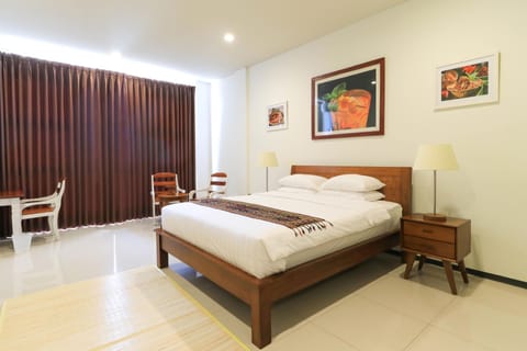 Comfort Room, 1 Double Bed, Non Smoking (Without Balcony) | Minibar, desk, free WiFi