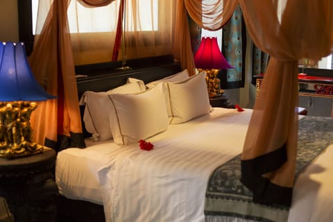 Ampenan Bungalow | Egyptian cotton sheets, premium bedding, minibar, in-room safe