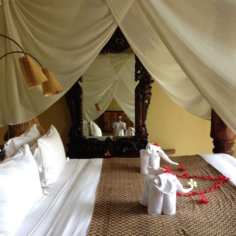 Honeymoon Suite, Oceanfront (Bhagavat Gita) | Egyptian cotton sheets, premium bedding, minibar, in-room safe