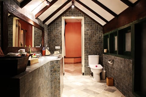 Honeymoon Suite, Oceanfront (Bhagavat Gita) | Bathroom | Separate tub and shower, jetted tub, rainfall showerhead