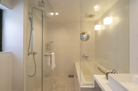 Annex Twin Room Villa | Bathroom | Free toiletries, hair dryer, slippers, electronic bidet