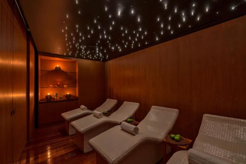 Couples treatment rooms, sauna, body treatments, body scrubs, facials