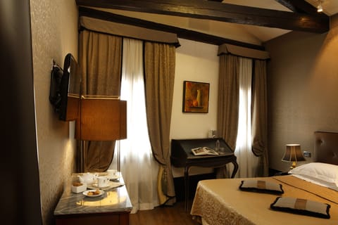 Double Room | Minibar, in-room safe, soundproofing, free WiFi