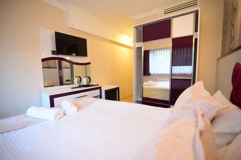 Standard Double Room Single Use | Free WiFi, bed sheets