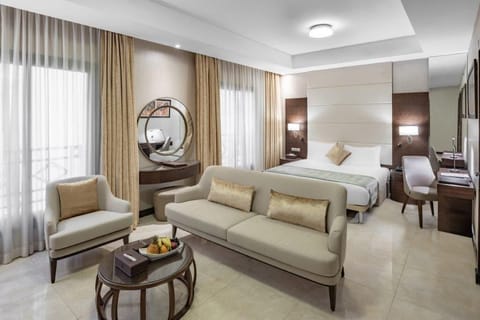 Junior Suite, 1 King Bed, Accessible | Premium bedding, in-room safe, desk, laptop workspace