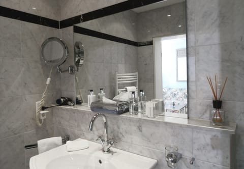 Junior Suite | Bathroom | Towels