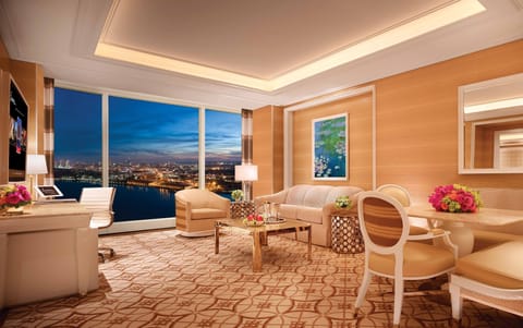 Signature Suite, Harbor View | Living area | Flat-screen TV, iPad, Netflix