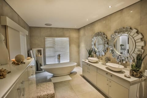 Premier Room | Bathroom | Towels