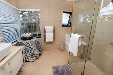 Comfort Room | Bathroom | Towels