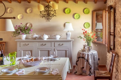 Room, Dining Room, Interior Design, Furniture, Property, Table, Building, Restaurant, Home, House