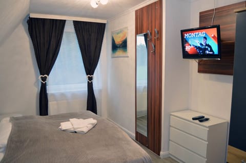 Standard Double Room, Garden View | Premium bedding, individually furnished, desk, laptop workspace