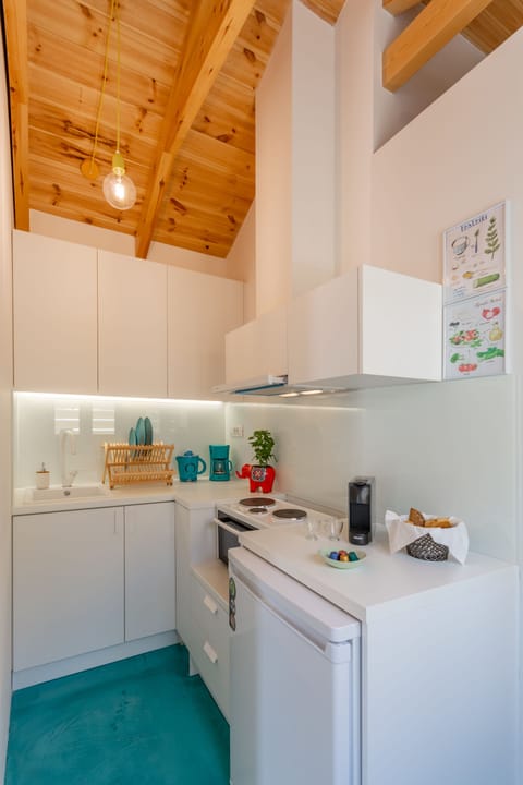 Design Loft (C) | Private kitchen | Fridge, oven, stovetop, espresso maker