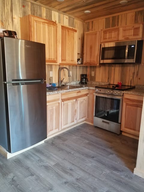 Comfort Cabin, 2 Queen Beds | Private kitchen | Fridge, microwave, coffee/tea maker