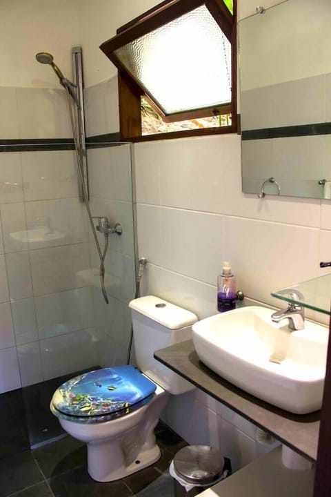 Comfort Double Room | Bathroom | Shower, rainfall showerhead, hair dryer, bidet