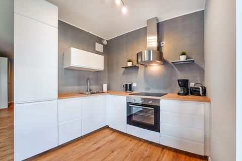 Apartment (21A/5) | Private kitchenette | Fridge, oven, stovetop, dishwasher