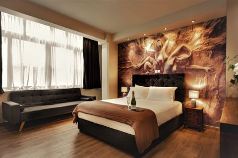 Superior Double Room, 1 Queen Bed | Premium bedding, pillowtop beds, minibar, in-room safe