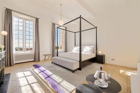 Suite Mademoiselle | Premium bedding, minibar, in-room safe, individually decorated