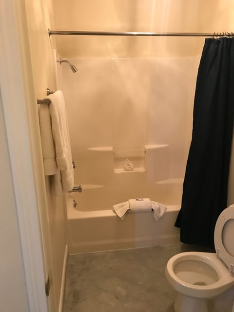 Basic Double Room, 2 Queen Beds, Non Smoking, Mountain View | Bathroom | Hair dryer, towels, soap, shampoo