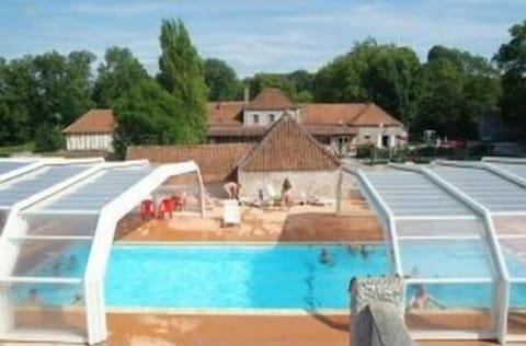 Seasonal outdoor pool, pool umbrellas, sun loungers