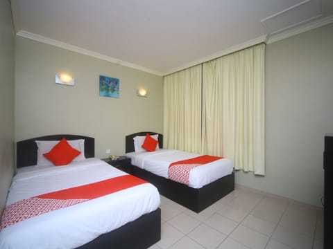 Standard Twin Room | Desk, free WiFi