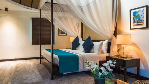 Dome Villa | In-room safe, bed sheets