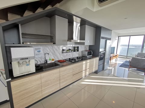 Elite Apartment, Multiple Beds, Partial Sea View | Private kitchen | Fridge, oven, stovetop, cookware/dishes/utensils