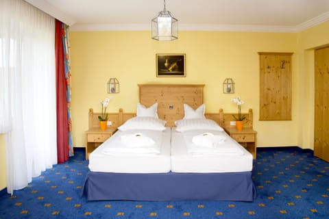 Standard Double Room, Private Bathroom | In-room safe, bed sheets