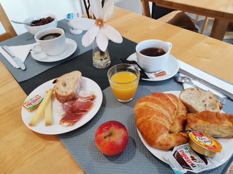 Daily buffet breakfast (EUR 9.50 per person)