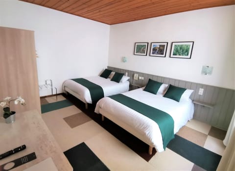 Classic Quadruple Room | Premium bedding, individually decorated, individually furnished, desk