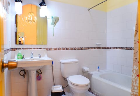 Comfort Triple Room, Garden View | Bathroom | Rainfall showerhead, hair dryer, towels, soap