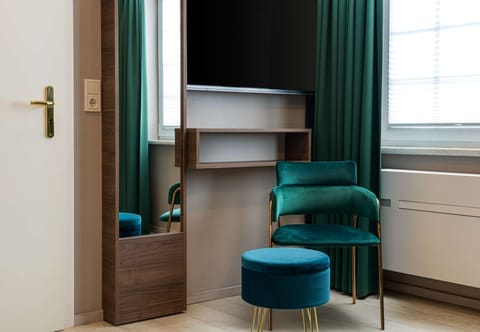 Junior Suite | In-room safe, desk, laptop workspace, blackout drapes