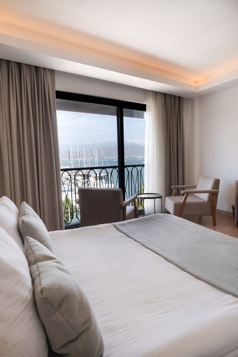 Panoramic Double Room, Marina View | 1 bedroom, premium bedding, minibar, in-room safe