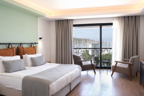 Panoramic Double Room, Marina View | 1 bedroom, premium bedding, minibar, in-room safe