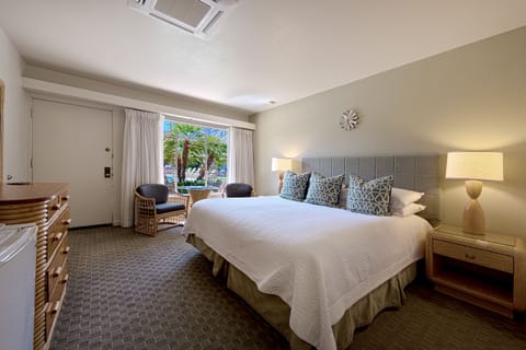 Vintage King | In-room safe, free WiFi, bed sheets