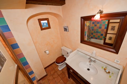 Panoramic Suite, Terrace | Bathroom | Shower, free toiletries, hair dryer, slippers
