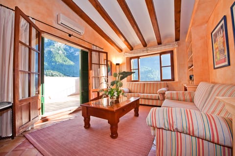 Panoramic Suite, Terrace | Living area | Flat-screen TV, DVD player
