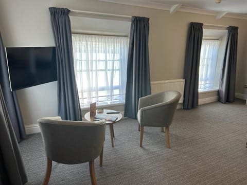 Executive Double Room, City View | Desk, laptop workspace, iron/ironing board, free WiFi