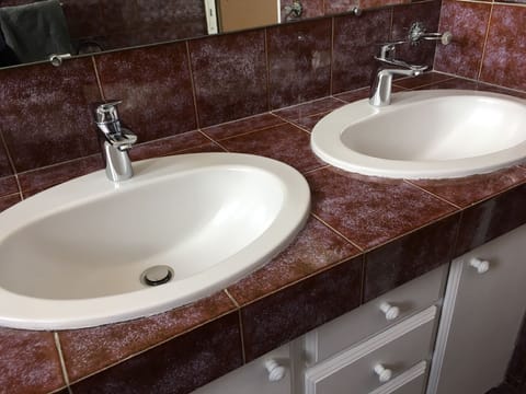 Junior Suite | Bathroom sink