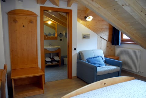 Traditional Double Room, 1 Double Bed with Sofa bed, Mountain View (La Brenta, La Trosa, El Retel) | Down comforters, in-room safe, desk, blackout drapes