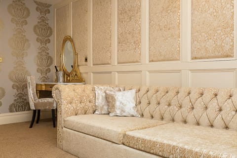 Luxury Suite (Sleeps 6) | Egyptian cotton sheets, premium bedding, memory foam beds