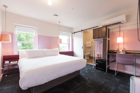 Room 2:5 - Classic King | Premium bedding, memory foam beds, in-room safe, desk