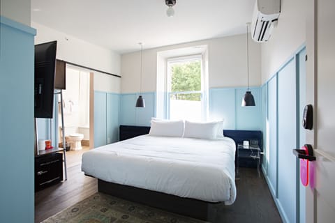 Room 1:3 - Classic King | Premium bedding, memory foam beds, in-room safe, desk
