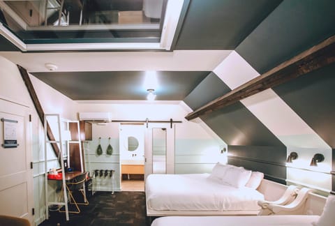 Room 3:2 - Double Skylight King | Premium bedding, memory foam beds, in-room safe, desk