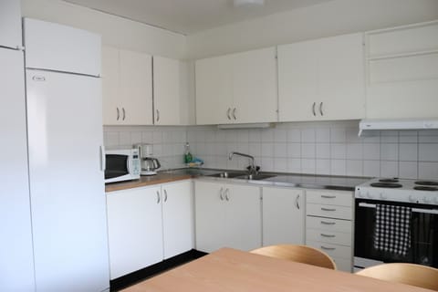 Apartment, 3 Bedrooms, Balcony (With Kitchen) | Private kitchen | Full-size fridge, microwave, oven, stovetop