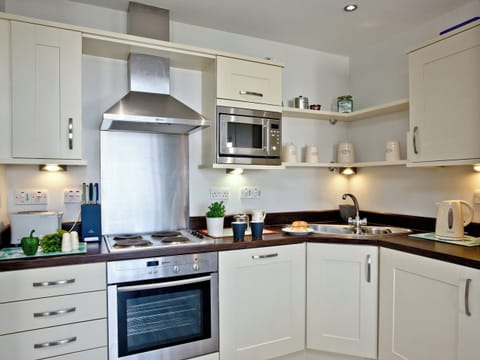 Fully appointed kitchen | Apartment 7 - Ocean 1 Apartments, Newquay