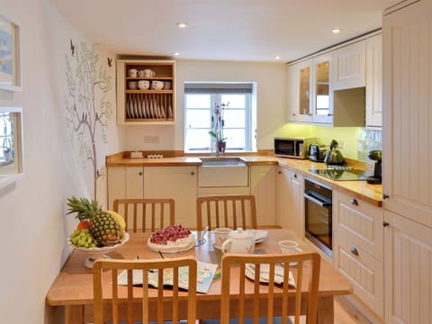 Spacious kitchen and dining area | Manor Cottage - Grattan Manor Cottages, Bow, near Crediton
