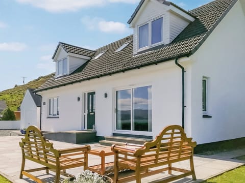Attractive detached holiday home | Eilean View (Island View), Inverasdale by Poolewe, near Achnasheen